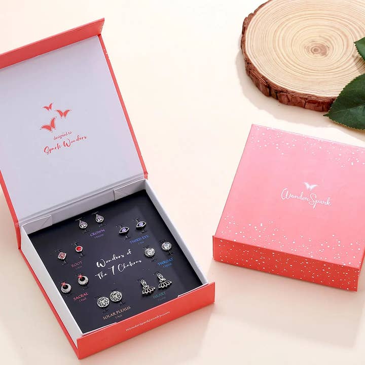Ensemble de boucles d'oreilles « Les merveilles des 7 chakras » pour la vente par WonderSpark