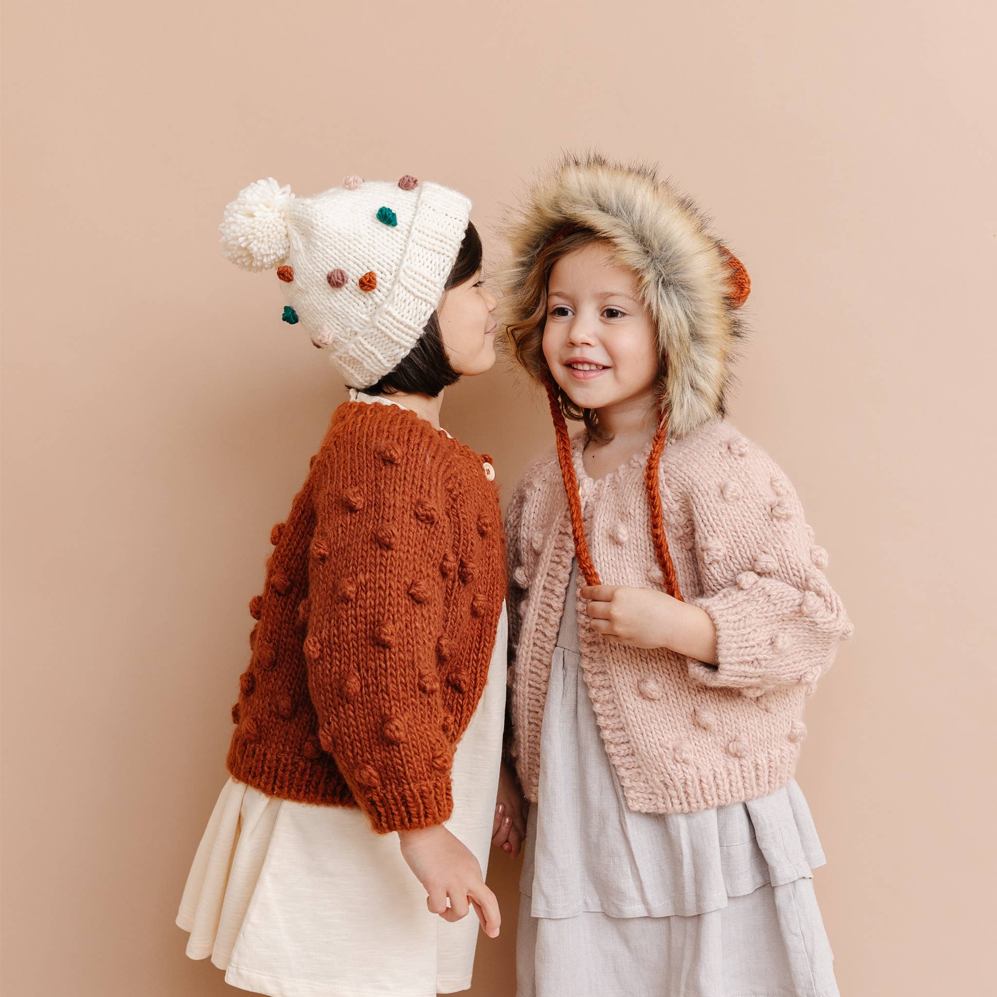 The Blueberry Hill - Venta al por mayor Gorro - Bebés - Lion Bonnet, Cinnamon | Gorro de regalo para bebés y niños3