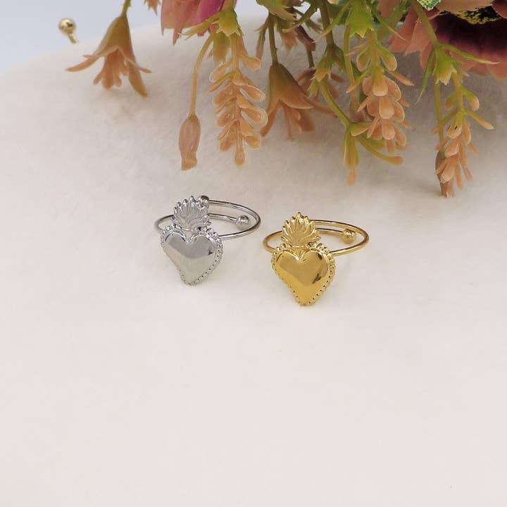 SACRED RING ~ Anello cuore sacro regolabile in ACCIAIO INOSSIDABILE and other Purchase Wholesale cappello di feltro. Free Returns & Net 60 Terms on Faire trending on Faire.