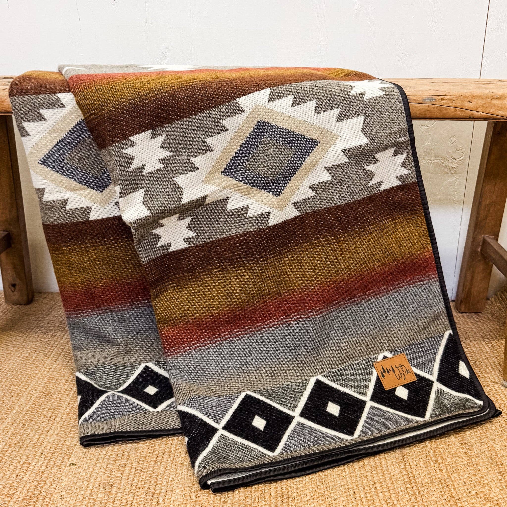 Wylde Brigade – Großhandel Überwurfdecke – Cotacachi Azteken Wende-Decke5