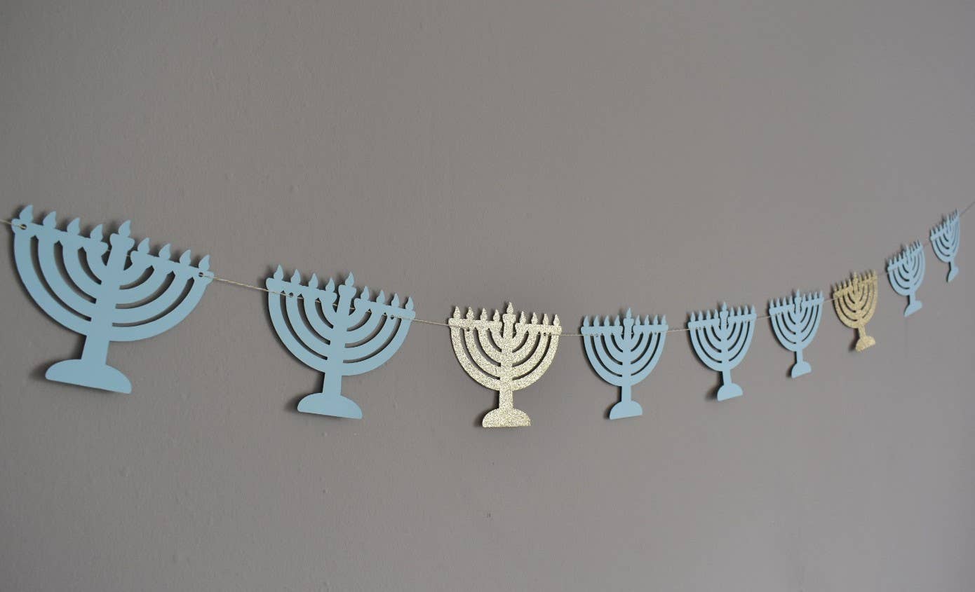thekitcut – wholesale Hanukkah Decoration – Hanukkah Menora Garland |  LIght Blue  and Gold Menoras 7