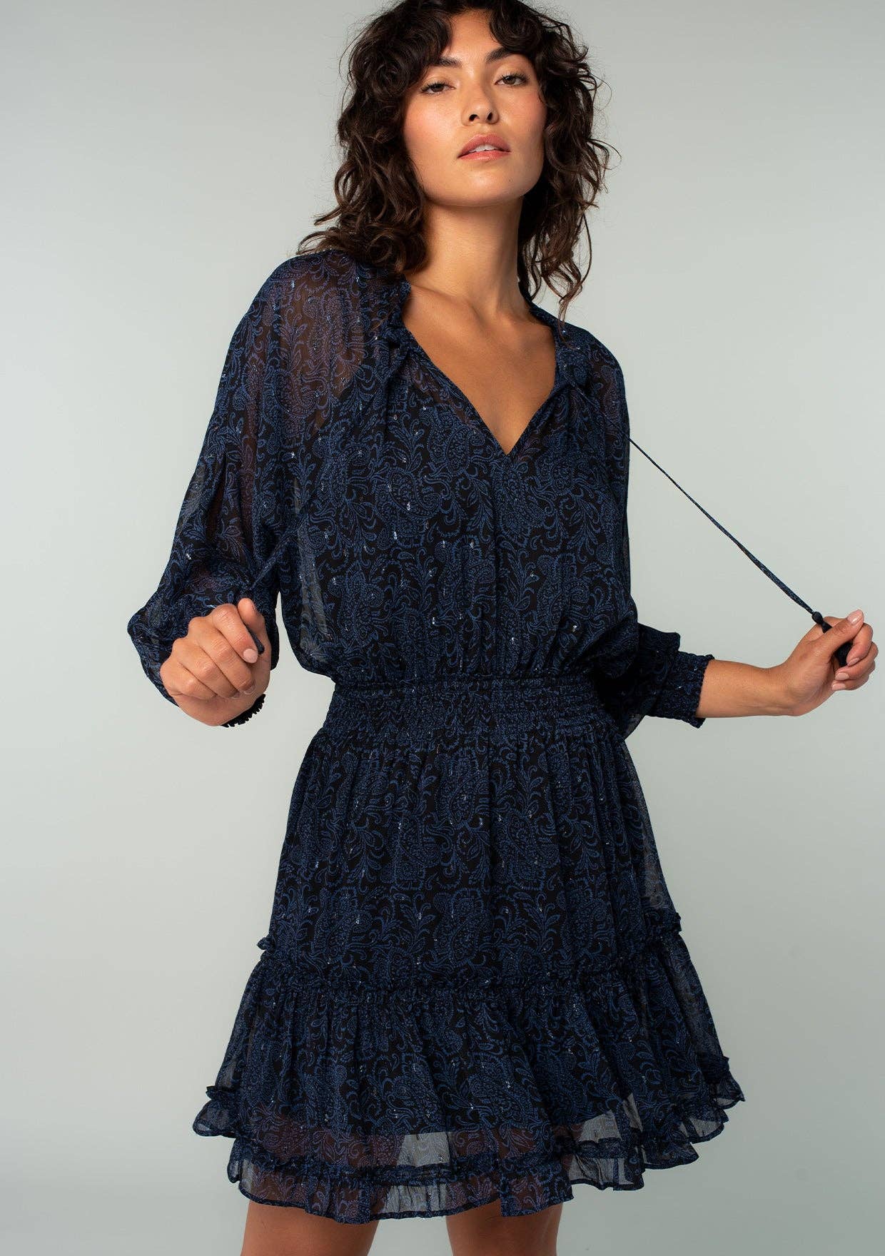 Noir/Bleu Mini-robe à plusieurs niveaux à manches Dolman en cachemire en vente sur Faire2