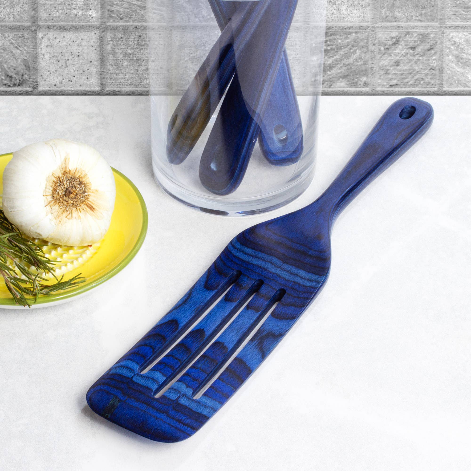 Totally Bamboo - Venta al por mayor Espátula/volteador - Espátula ranurada de madera colorida Baltique® Malta, 13"3