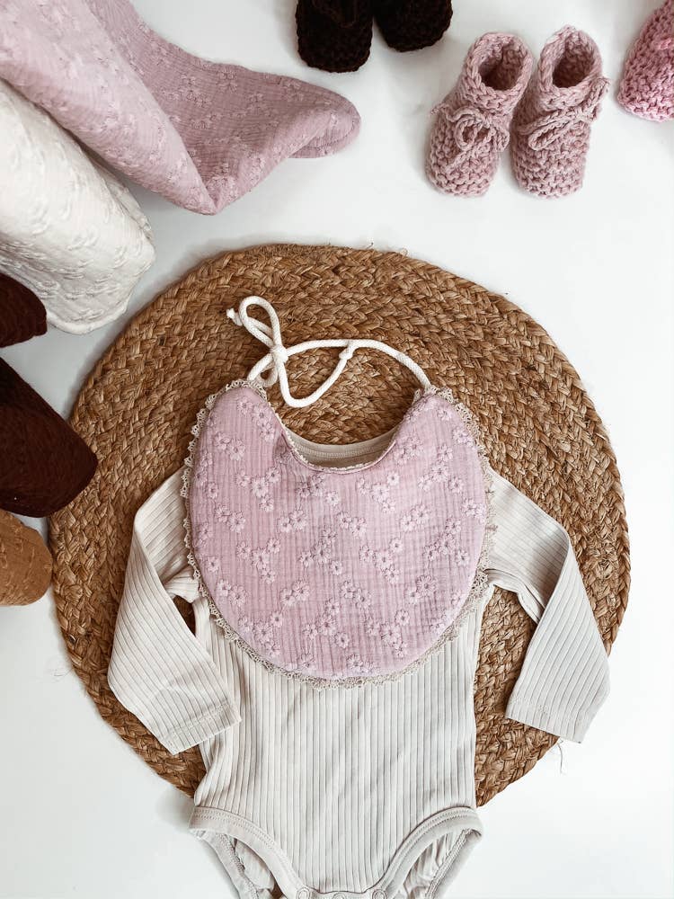 PETITE EvelinaApparel - Venta al por mayor Babero - Bebés - Babero Bebé/Flores bordadas9