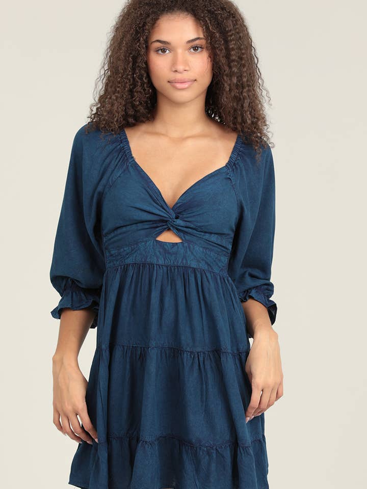 ROBE À MANCHES LONGUES EN VELOURS ÉCRASÉ C4494-ASIS AVEC DÉCOUPE pour la vente par ANGIE