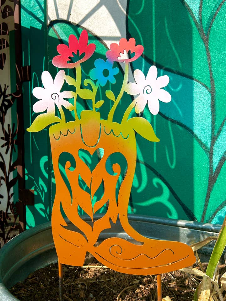 Texas Flood Relief Fundraiser Boot voor wholesale door Garden Deva Sculpture Co.