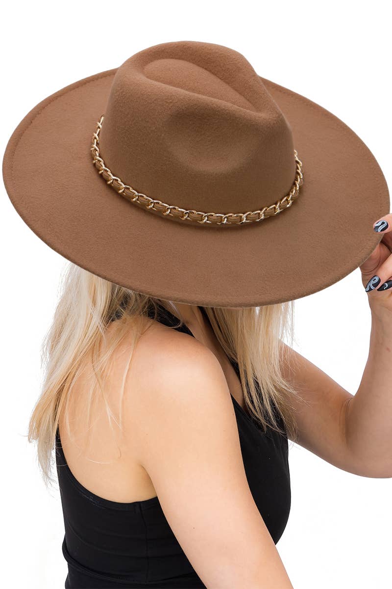 Cap Zone – Fedora - Mulher por atacado – Chapéu Rancher de Feltro com Aba Larga e Corrente Cubana Dourada em Couro Vegano13