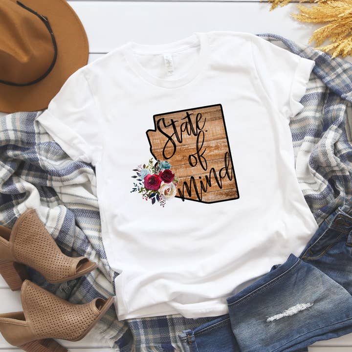 ALLE 50 Zustände - Status of Mind Graphic Tee für den Großhandel von McCarty Branch Company