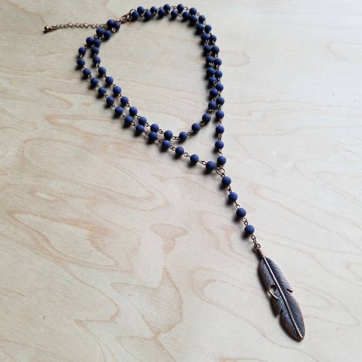 Blauwe Lapis Dubbele Streng Lariat Ketting met Koperen Veer 244z voor wholesale door The Jewelry Junkie