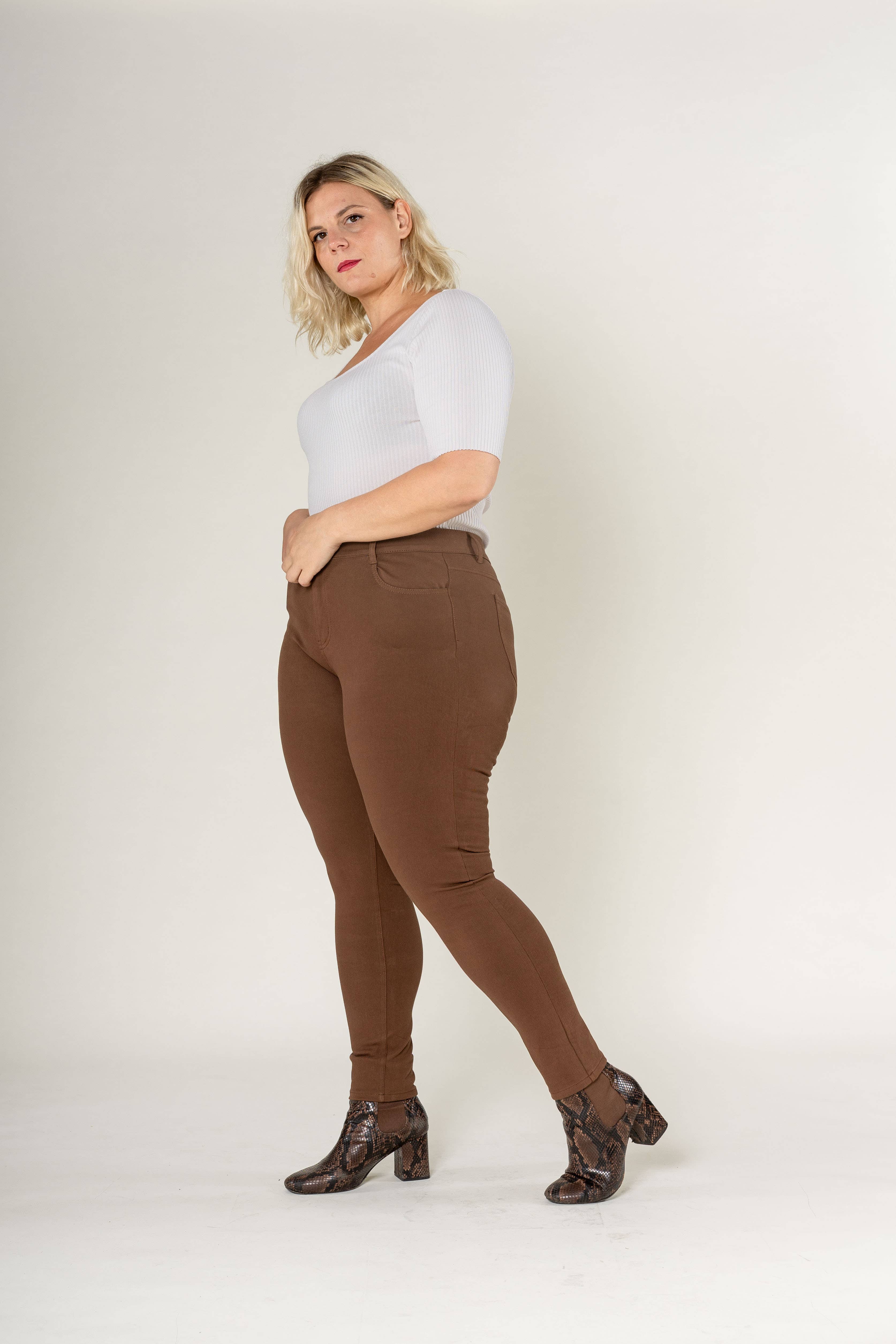 Nina Carter - Wholesale Fashion Leggings - Women's - Curve plus size stretch Legging/Jegging with Zip A00514