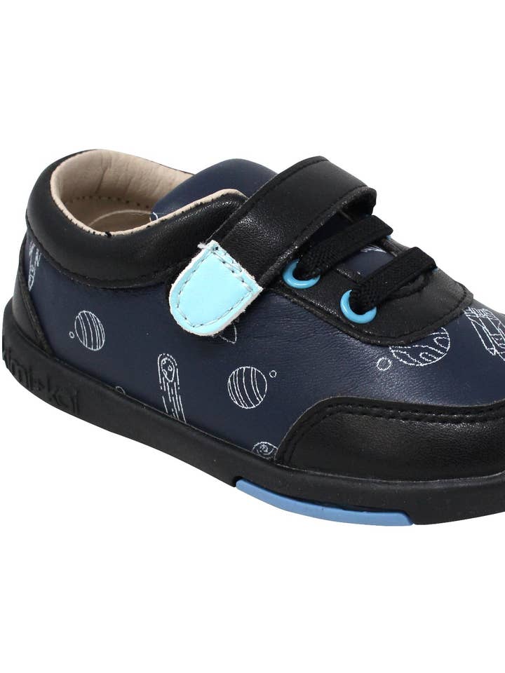Kimi + Kai Drenge Sneaker Sko - Colton Spaceship (First Walker & Toddler) Navy for engroshandel hos Kimi and Kai