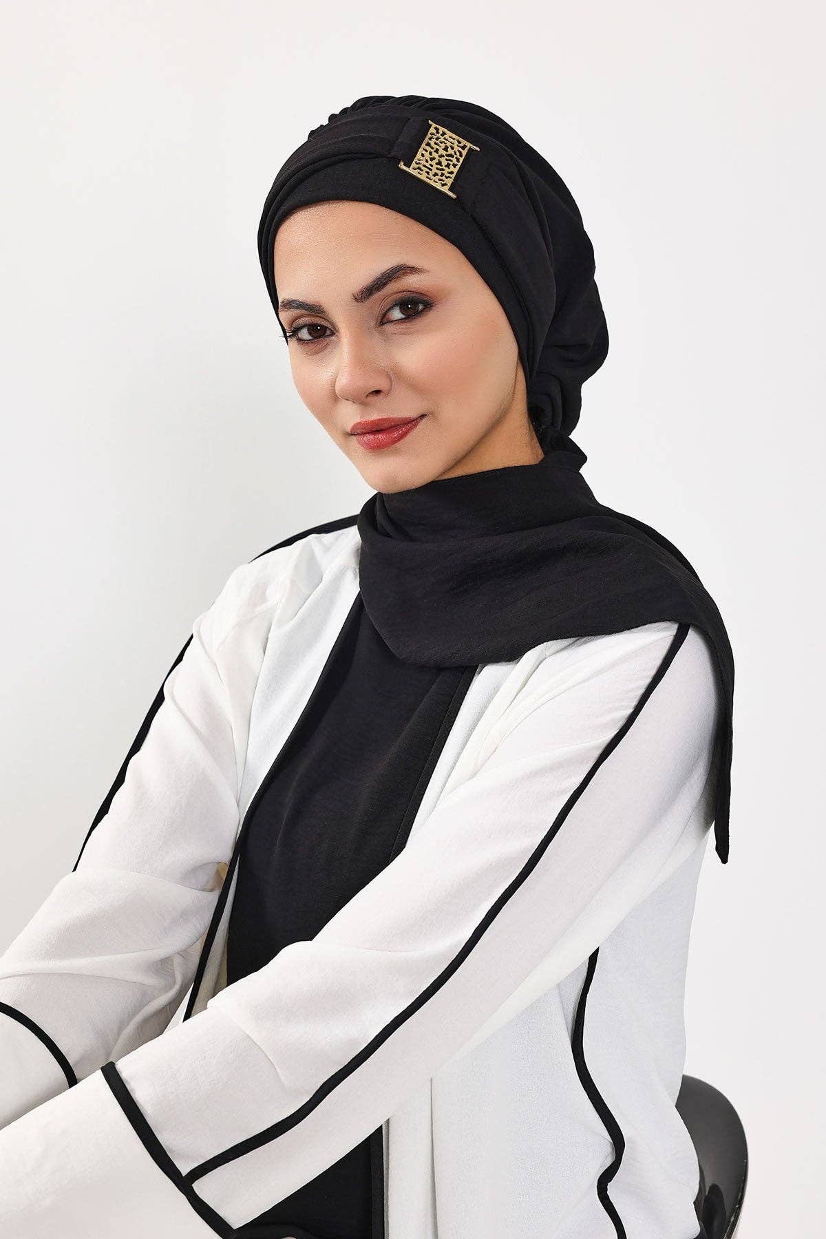 Aisha's Design – wholesale Hijab – Women’s – Modest Fashion Instant Aerobin Turban with Leopard Pattern Accessory, Pre-Tied Aerobin Hijab with Chic Metal Accessory,HT-11A5