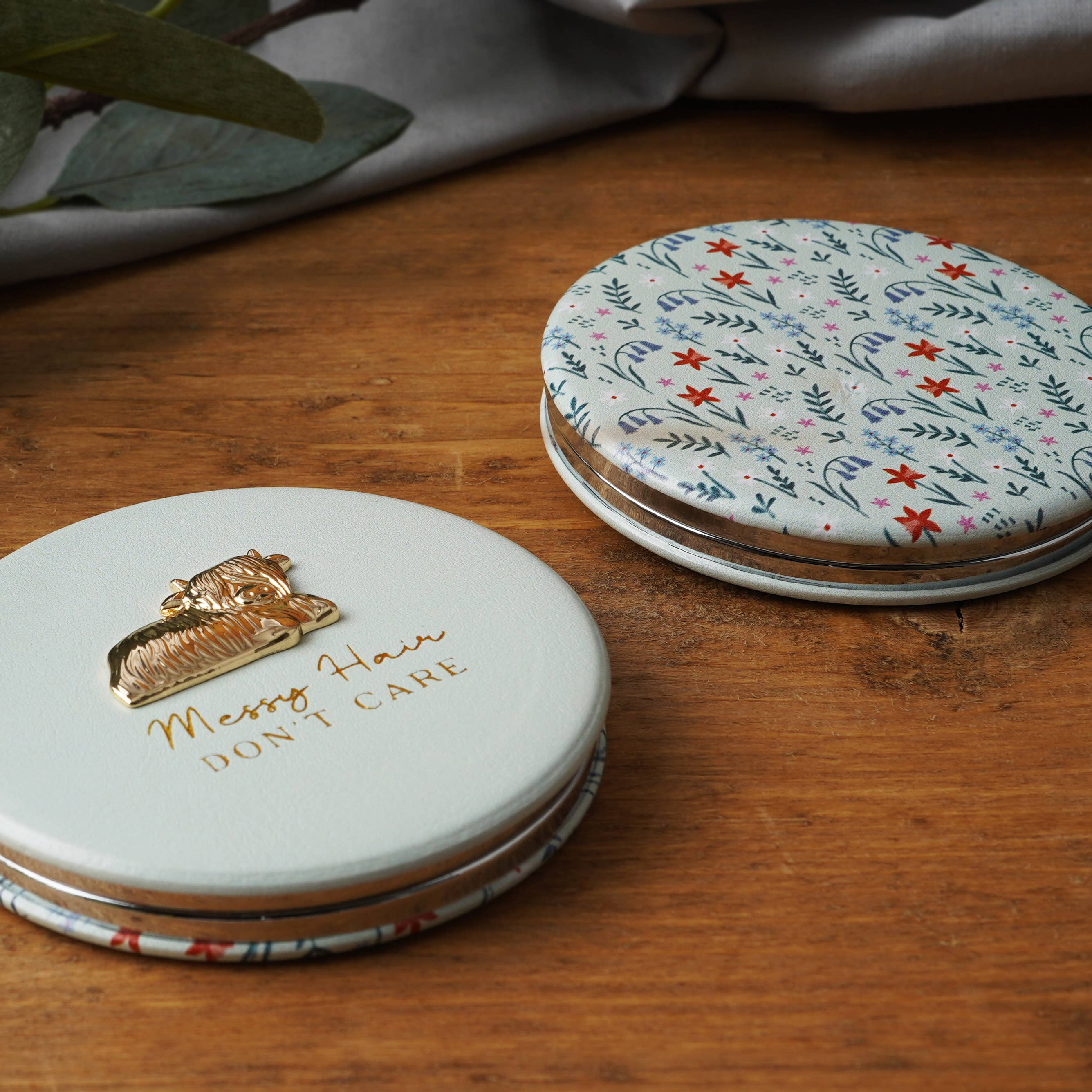 CGB Giftware – wholesale Compact mirror – Bramble Farm Highland Cow Compact Mirror In Gift Box2
