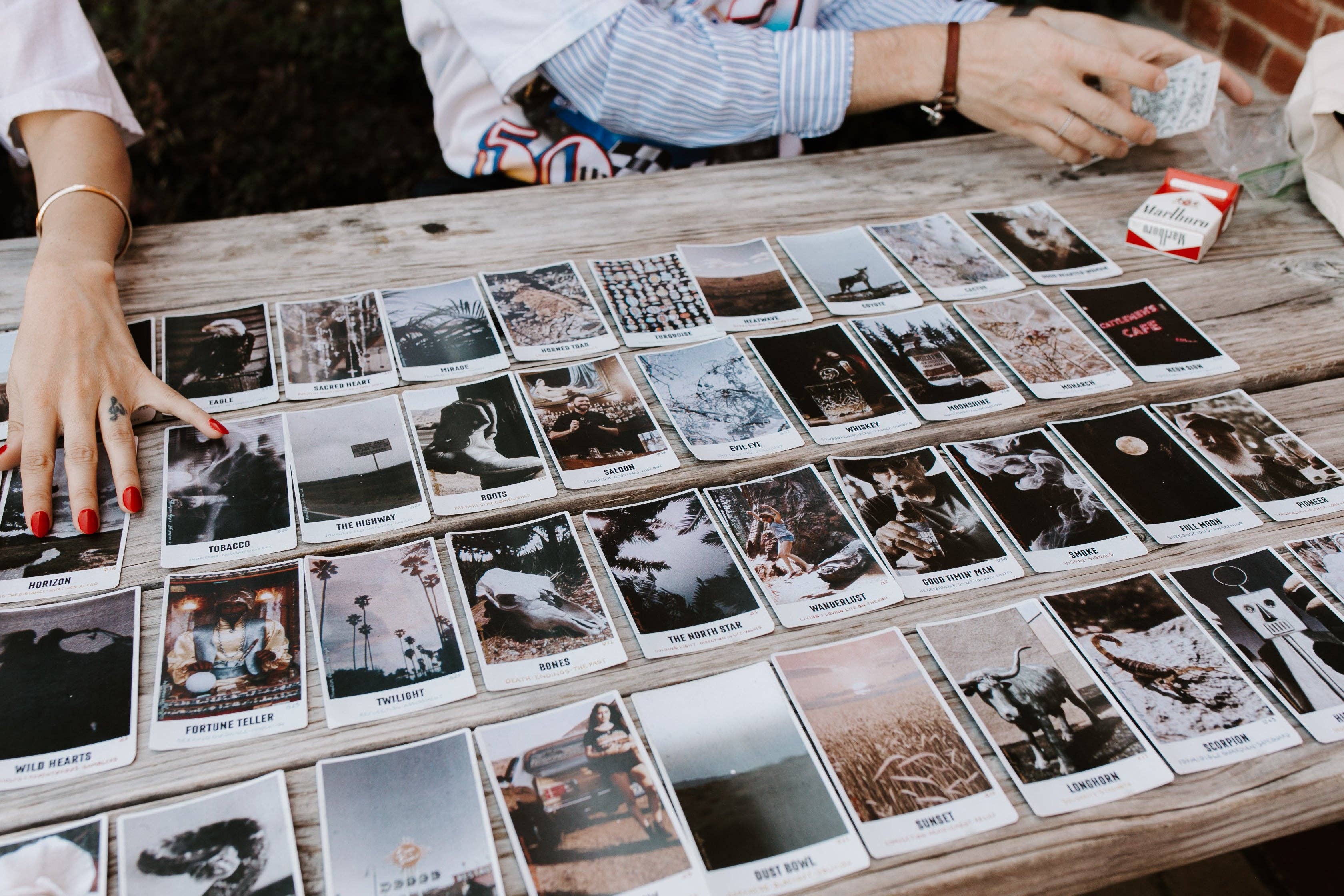 The Outlaw Oracle - Wholesale Tarot/Oracle Card - The Outlaw Oracle Card Deck6