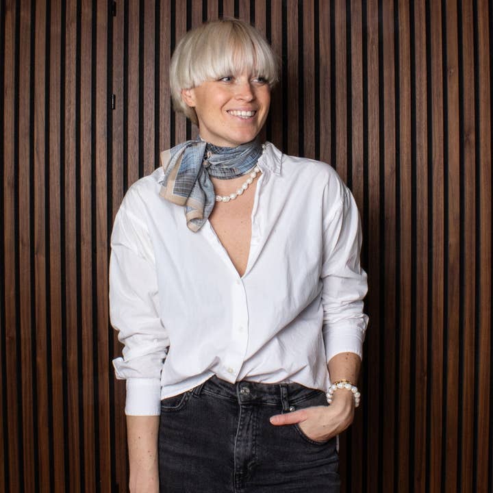 Hattstedt Sidensjal Blå for wholesale by 7East