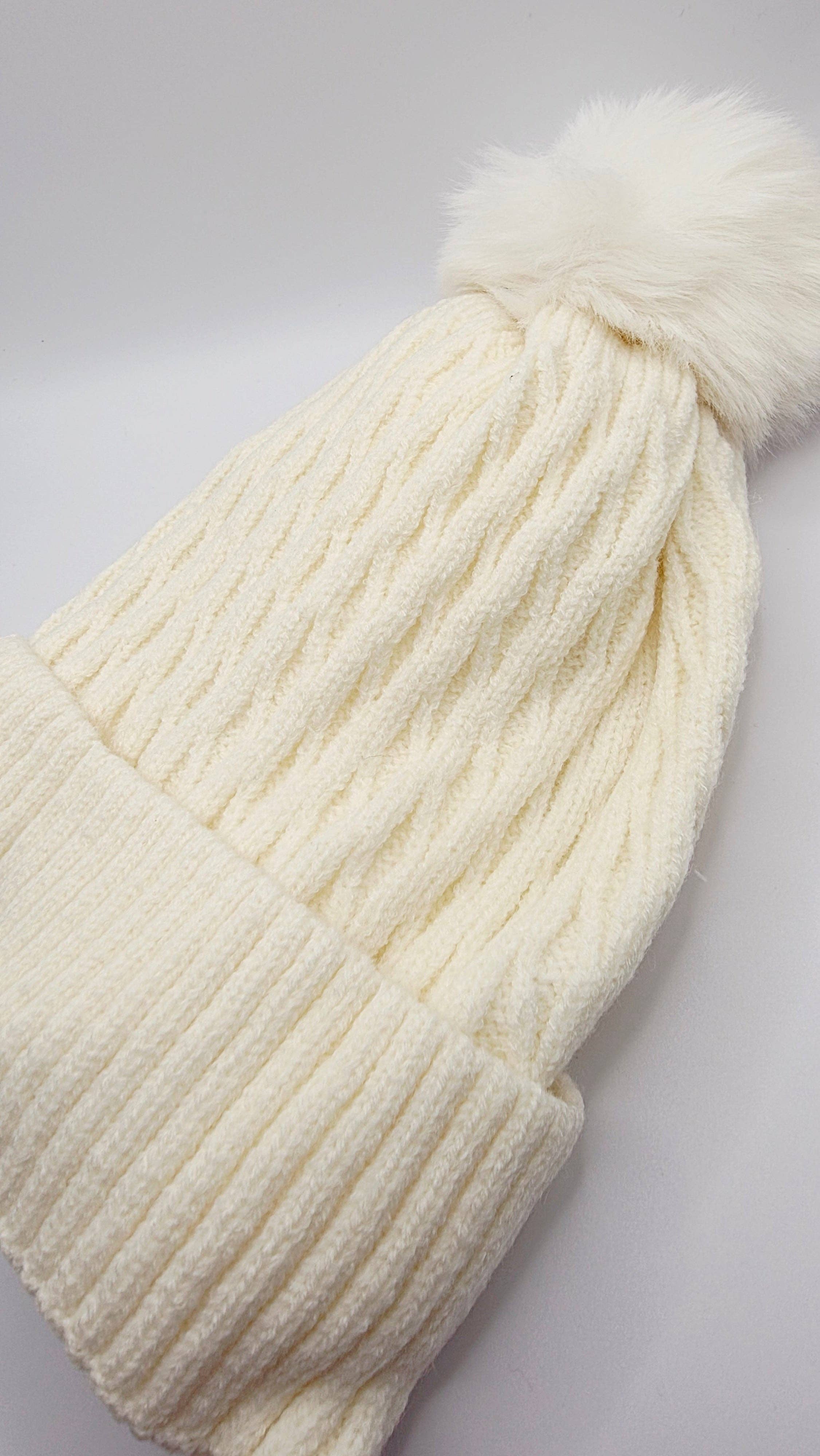 Arya Jewellery Wholesale – wholesale Beanie – Women's – Cable Knit Fluffy Bobble Hats Pack of 123