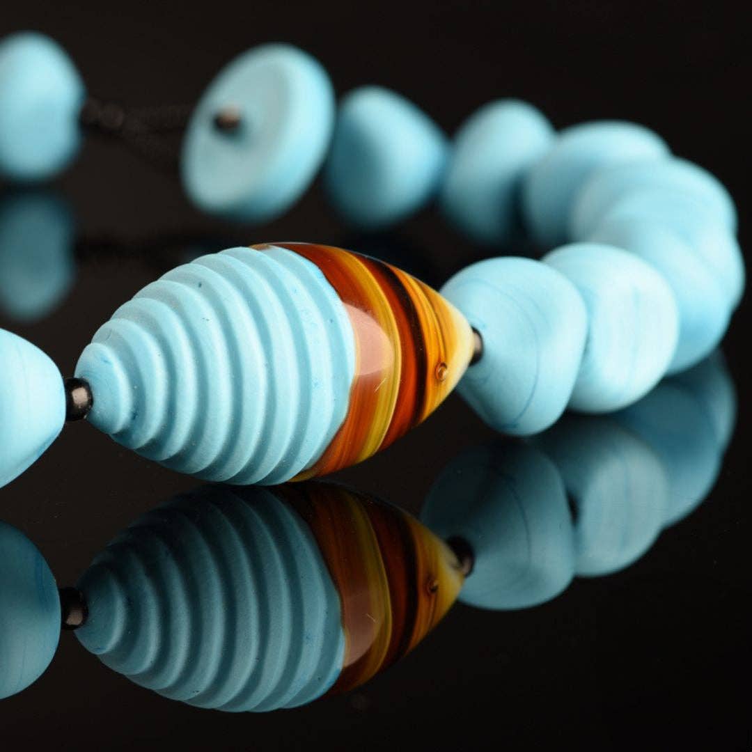 Mazzega Art & Design - Wholesale Beaded/Pearl Necklace - Calliope Necklace in Murano Glass. Large central chalcedony bead and 25 satin beads of 16 mm Length 53 cm. Made in Murano4