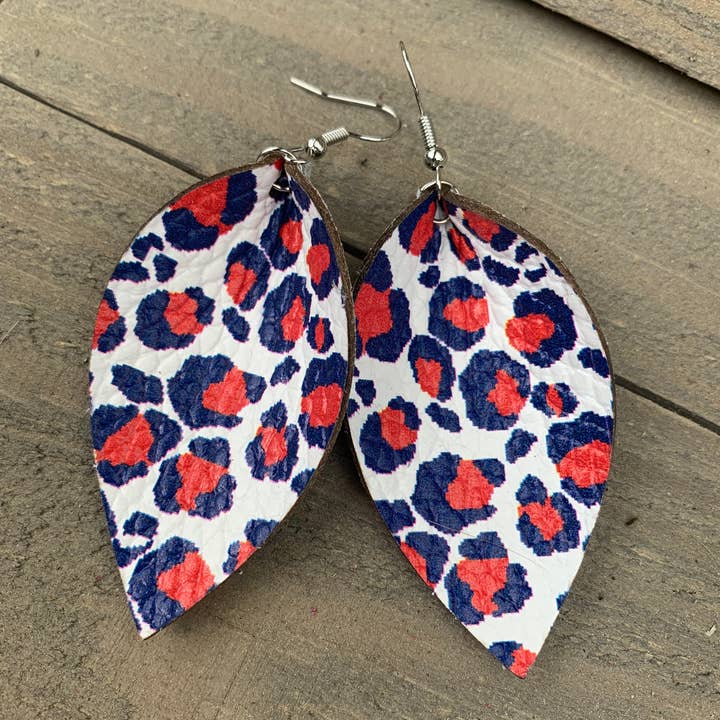 Brincos de couro leopardo vermelho branco e azul por atacado de Jill's Jewels