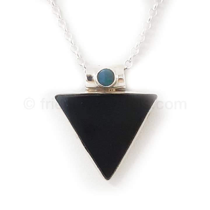 Colgante Triangular de Shungita- SS para venta al por mayor de Friendly Crystals