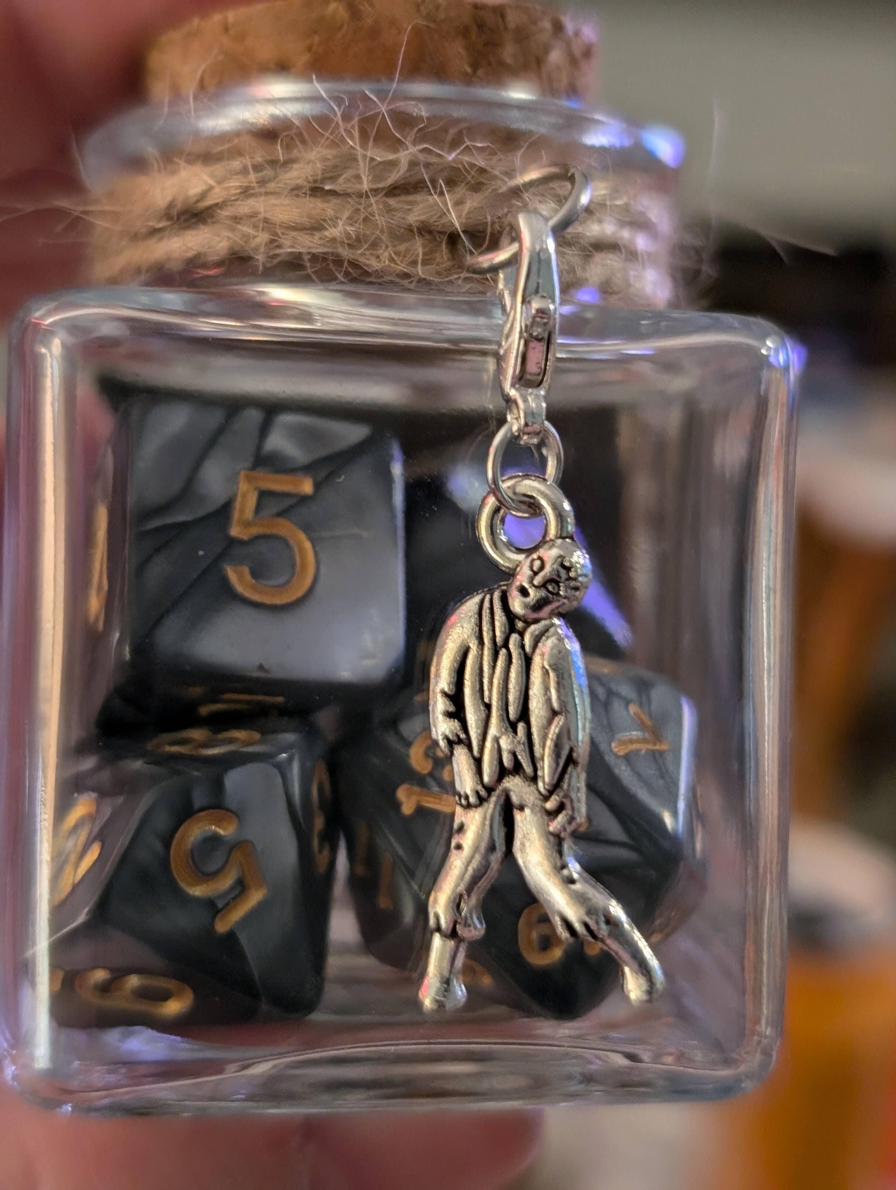 Con-Quest Crafts - Venta al por mayor Dado - Tarros de dados de hechizo con 7 dados D20 para TRPG18