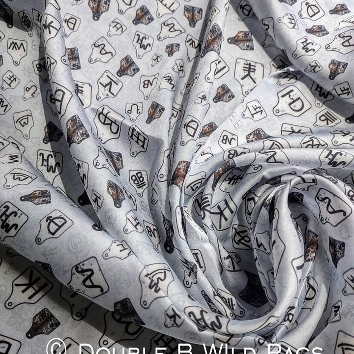 Double B Wild Rags - Vendita all'ingrosso Sciarpa - Donna - Fazzoletto da collo bandana Wild Rag nero e grigio con etichette per bestiame e marchi da cowboy occidentale di Double B Wild Rags.