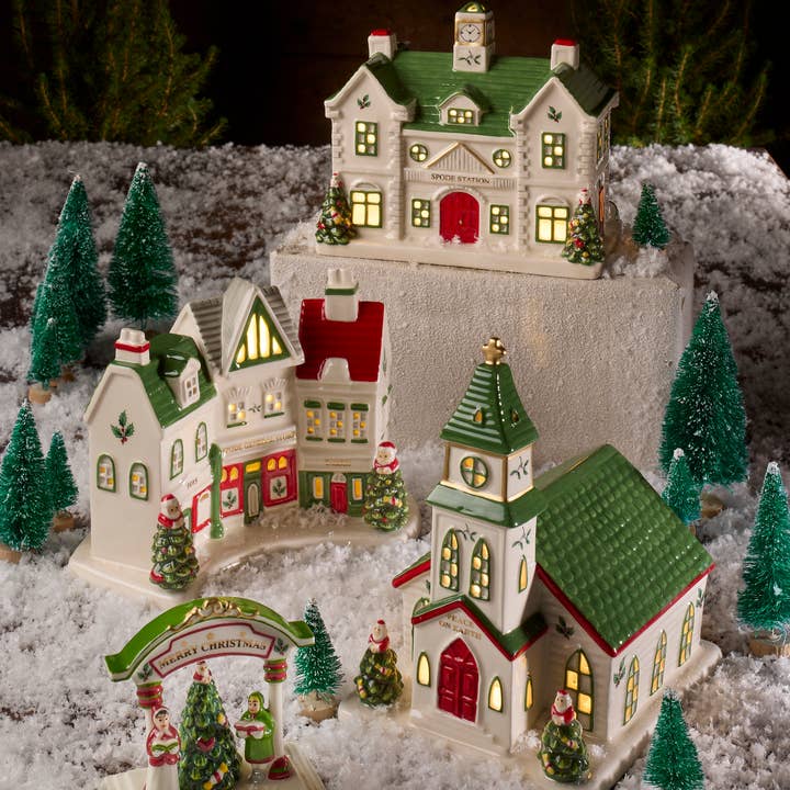 Portmeirion, Spode, Pimpernel, Nacthmann, Wrendale Designs - Wholesale Christmas Decoration - Christmas Tree Village Christmas Carolers2