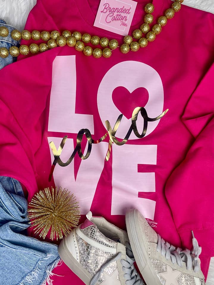 Chandail LOVE XOXO pour la vente par Branded Cotton