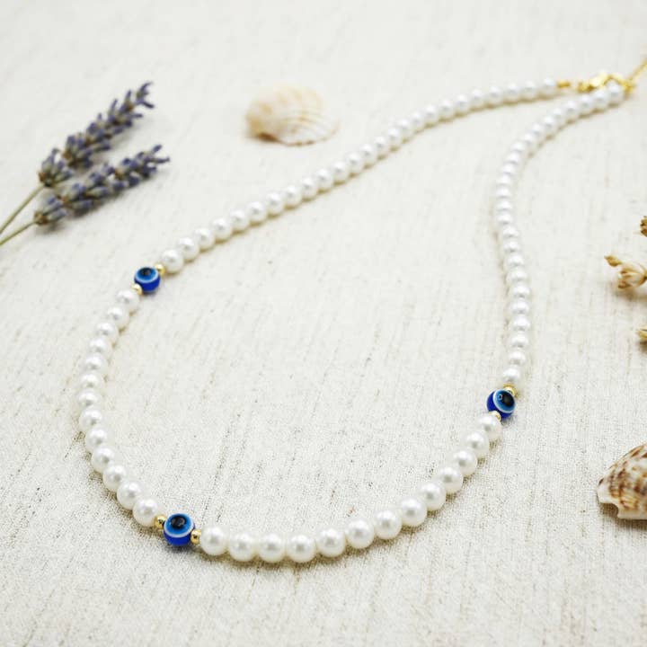 Collier de perles avec œil maléfique pour la vente par Verna Artisan Works