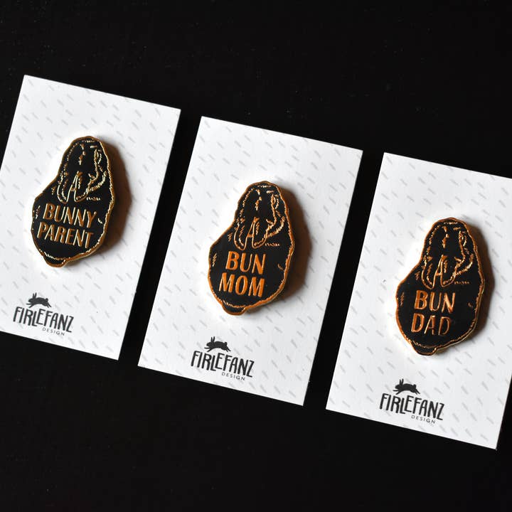 Pins „Bun Mama | Bun Dad | Bunny Parent“ für den Großhandel von Firlefanz Design