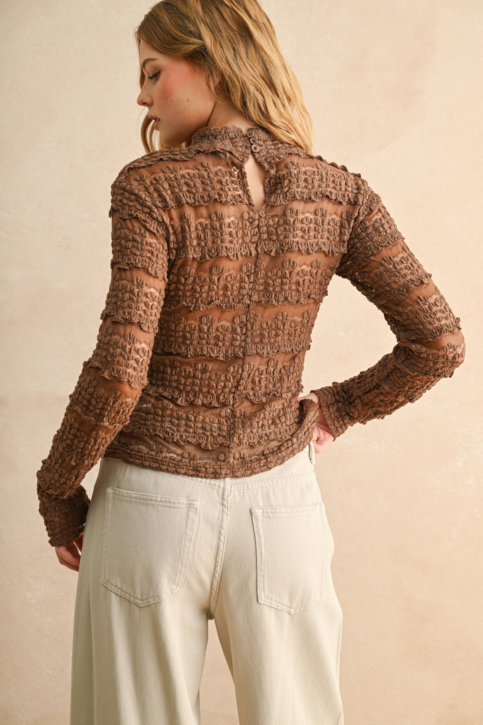 MIOU MUSE – Blusa - Mulher por atacado – T5679   BLOUSA DE MANGA COMPRIDA TEXTURIZADA EM RENDA12