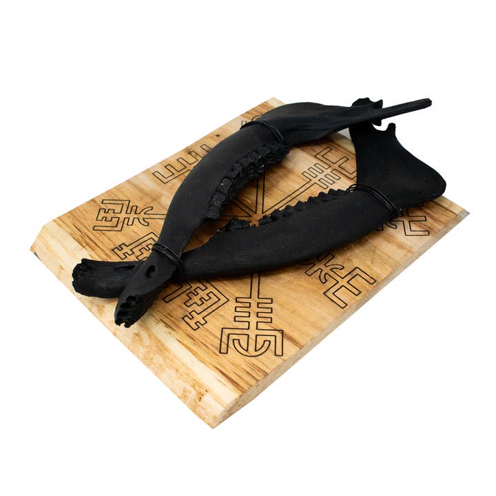 vegvisir sortbrændt dobbelt elgkæbehængsel for engroshandel hos Oreamnos Oddities