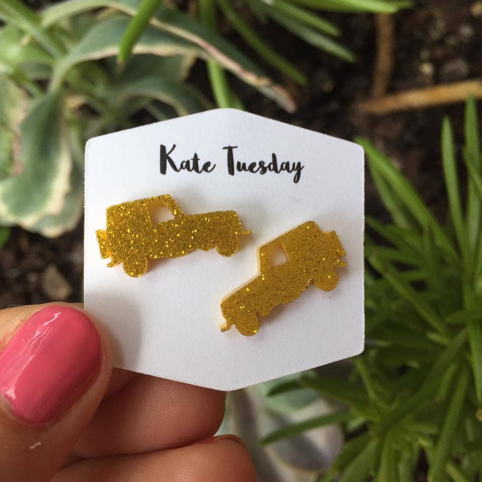 Kate Tuesday Jewelry - Vente Clous d'oreille - Boucles d'oreilles Sparkly Jeep Stud en acrylique, choisissez votre couleur5