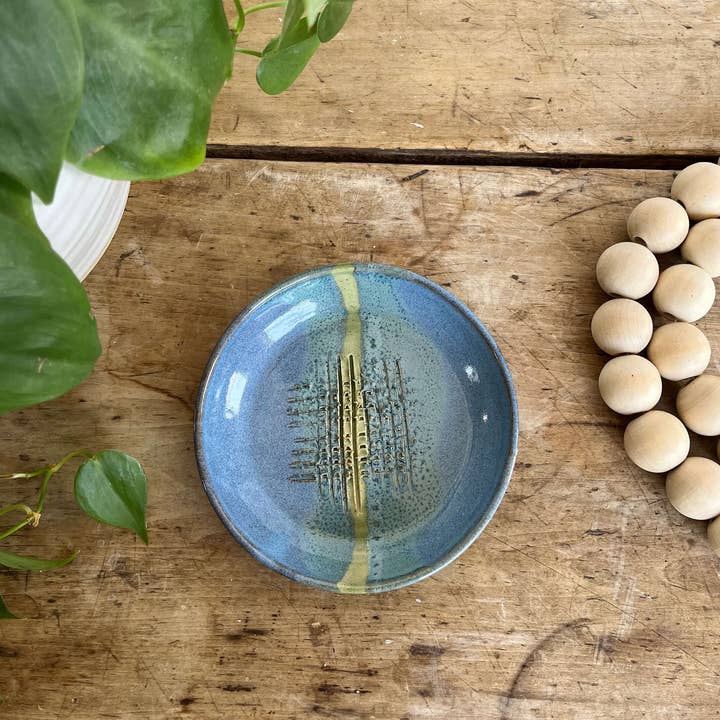 Coastal Clay Co. - Vente Vaisselle d'apéritif - Assiette à frotter à l'ail, râpe faite main, assiette d'apéritif d'été