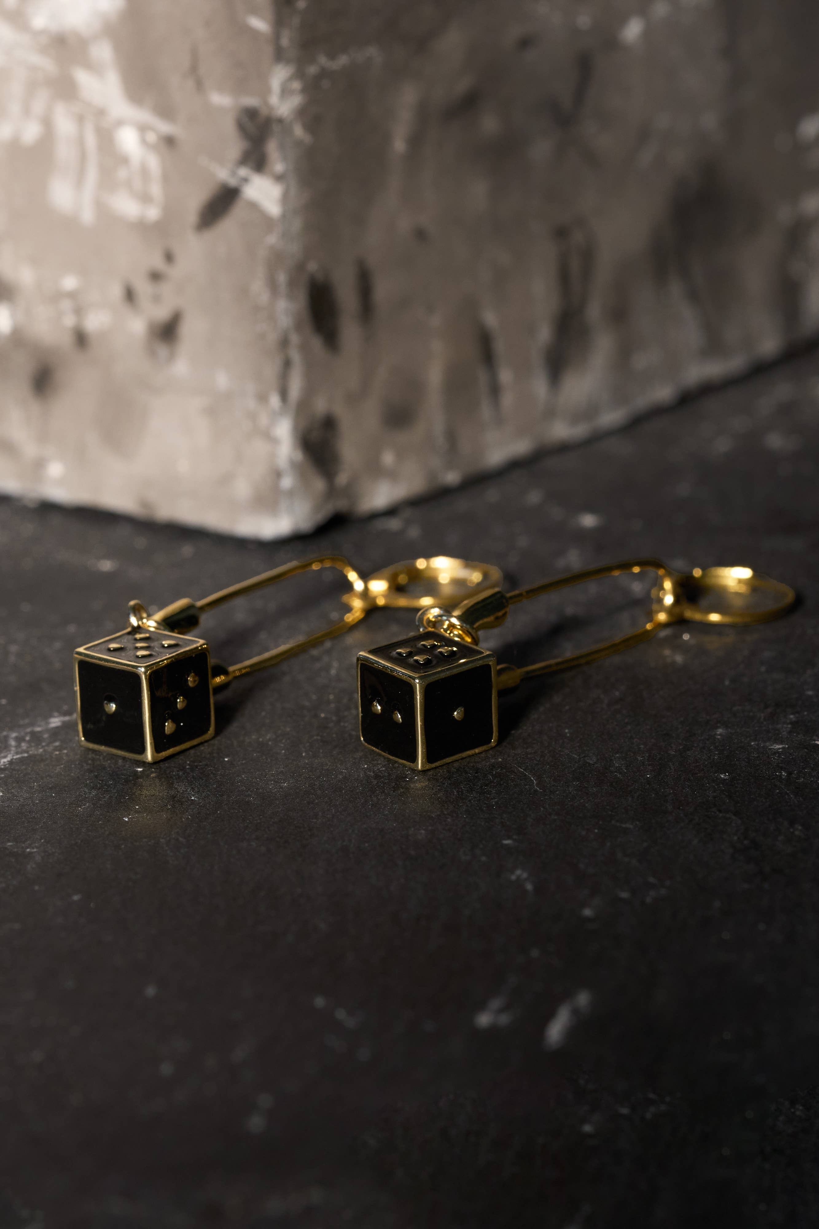 Peter and June – wholesale Hängande örhängen – High Roller Örhängen - 18K Guldpläterade6