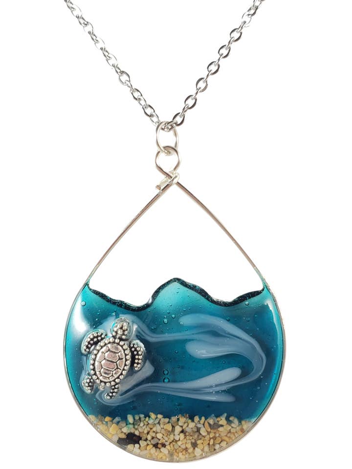 Baby skildpadde vand og sand halskæde i sølv for engroshandel hos Skinny Pig Designs