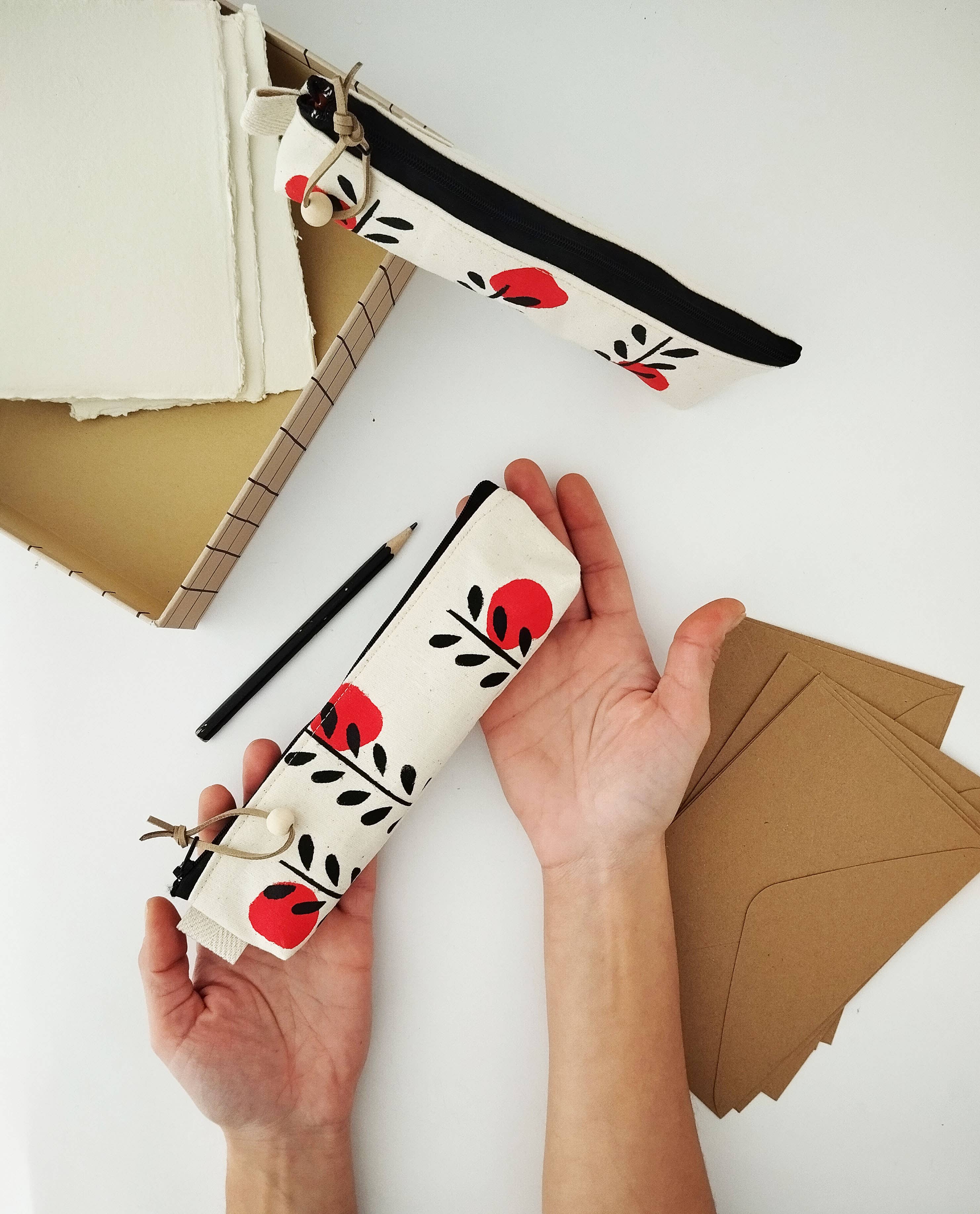 The Ink Job - Vente Étuis/trousses à crayons - Trousse à crayons à motifs floraux scandinaves1