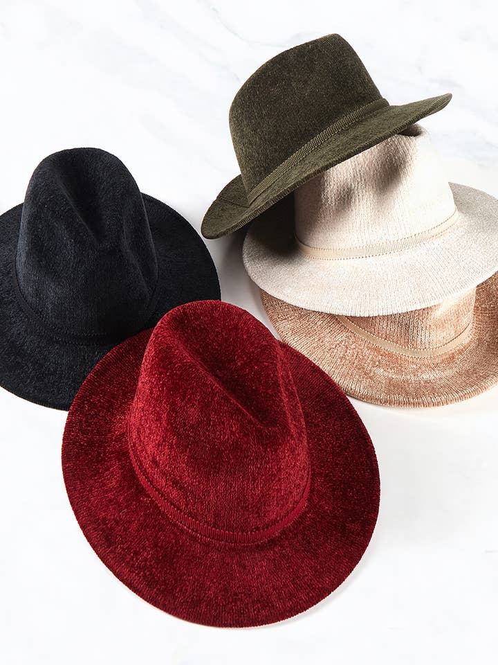 Chapeau Fedora en fausse fourrure de couleur unie pour la vente par Suzie Q USA