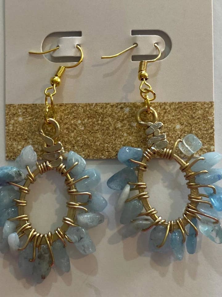 Ovale hoepeloorbellen versierd met halfedelstenen voor wholesale door Angela Catirina Jones