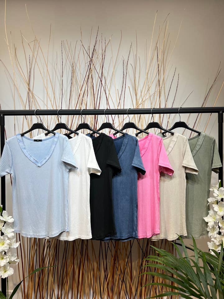 L'Emotion – Engroshandel T-shirt – til kvinder – Plisseret T-shirt i bomuld med V-hals0