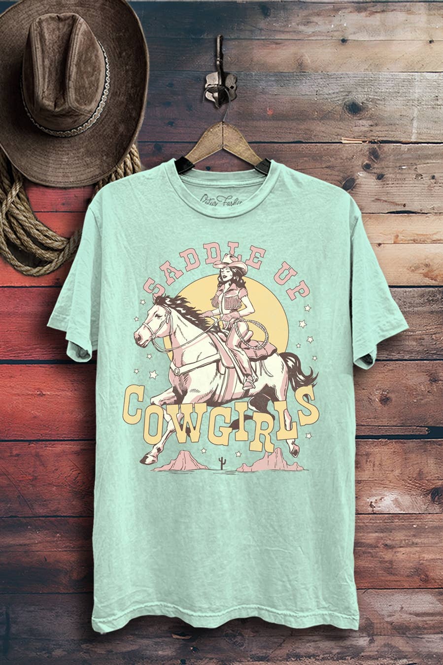 Lotus Fashion Collection – wholesale T-shirt med logga - Dam – Saddle Up Cowgirls Grafisk Topp1