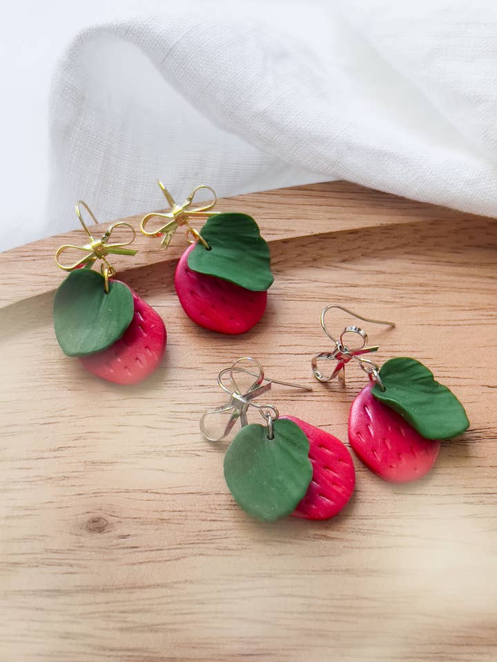 Col K ✦ Jordbær Øreringe for engroshandel hos KLAEI DESIGN STUDIO