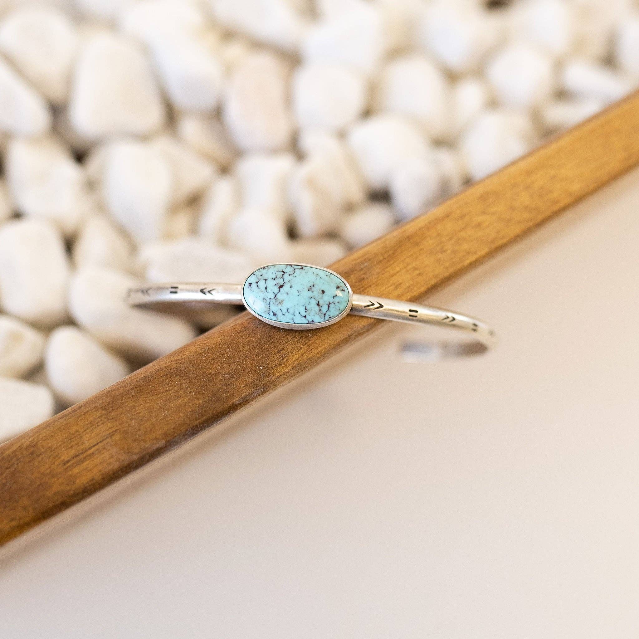 Indie Rae - Vente Bracelet manchette - Bracelets en turquoise égyptienne estampée16