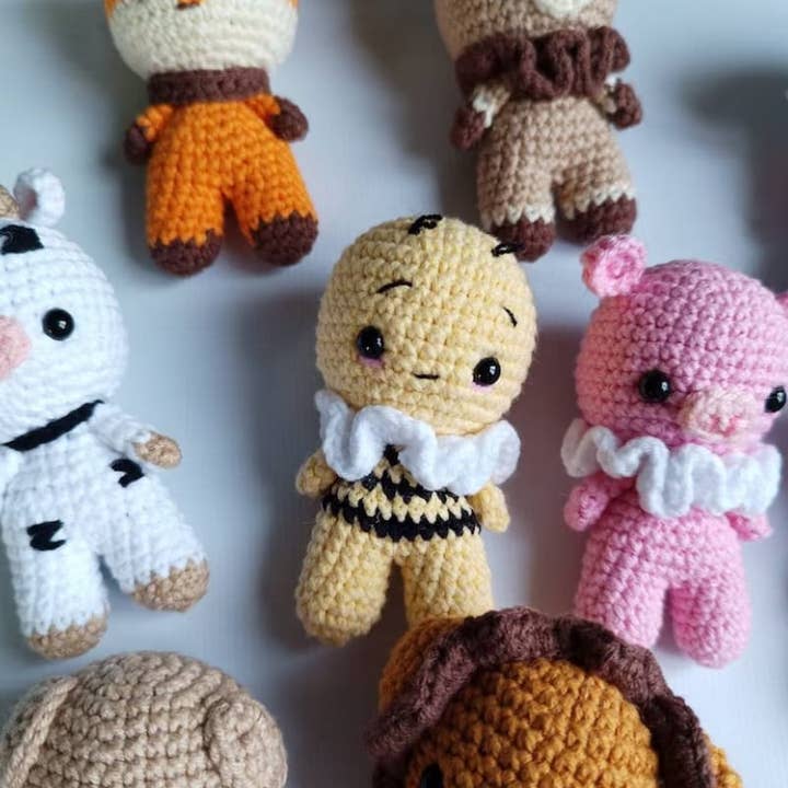 KLABELGIFT – Engroshandel Plyslegetøj - Børn og baby – Håndlavet Hæklet Mini Dyr Nøglering – Sød Amigurumi Gave
