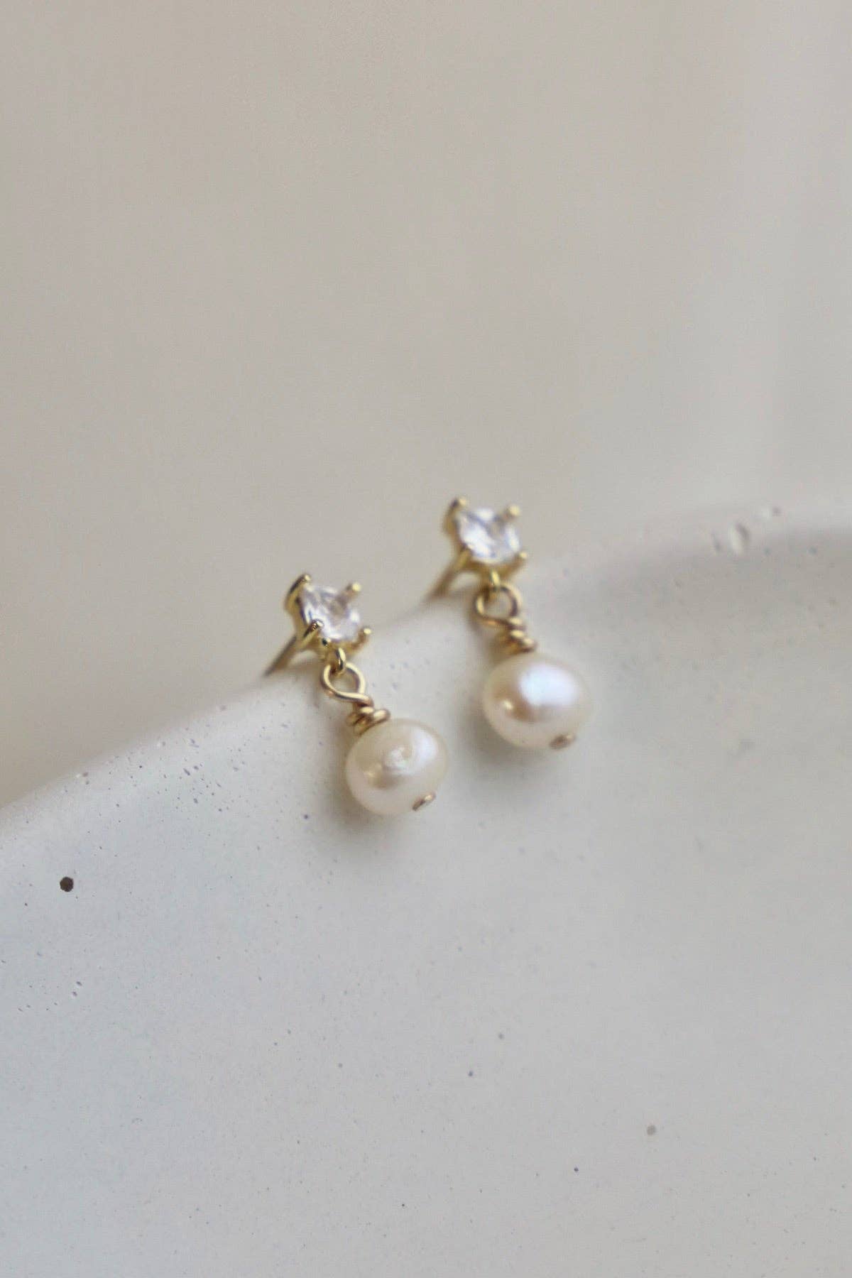 Katie Waltman Jewelry - Vente Clous d'oreille - CLOUS D'OREILLES EN PERLES CLAIRE2