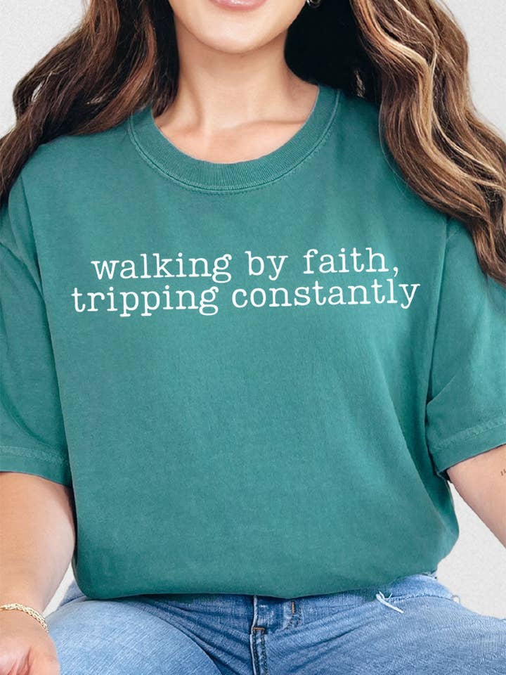 T-shirt en coton filé à l'anneau pour adulte Walking By Faith Comfort Colors pour la vente par Wholesale Accessory Market