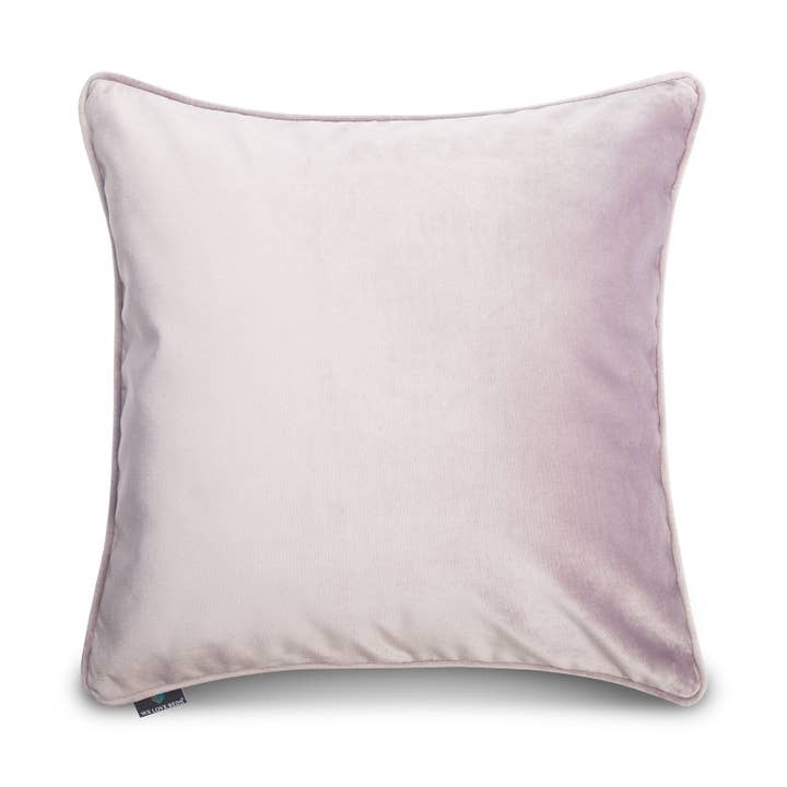 Coussin décoratif Shark Skin pour la vente par We Love Beds