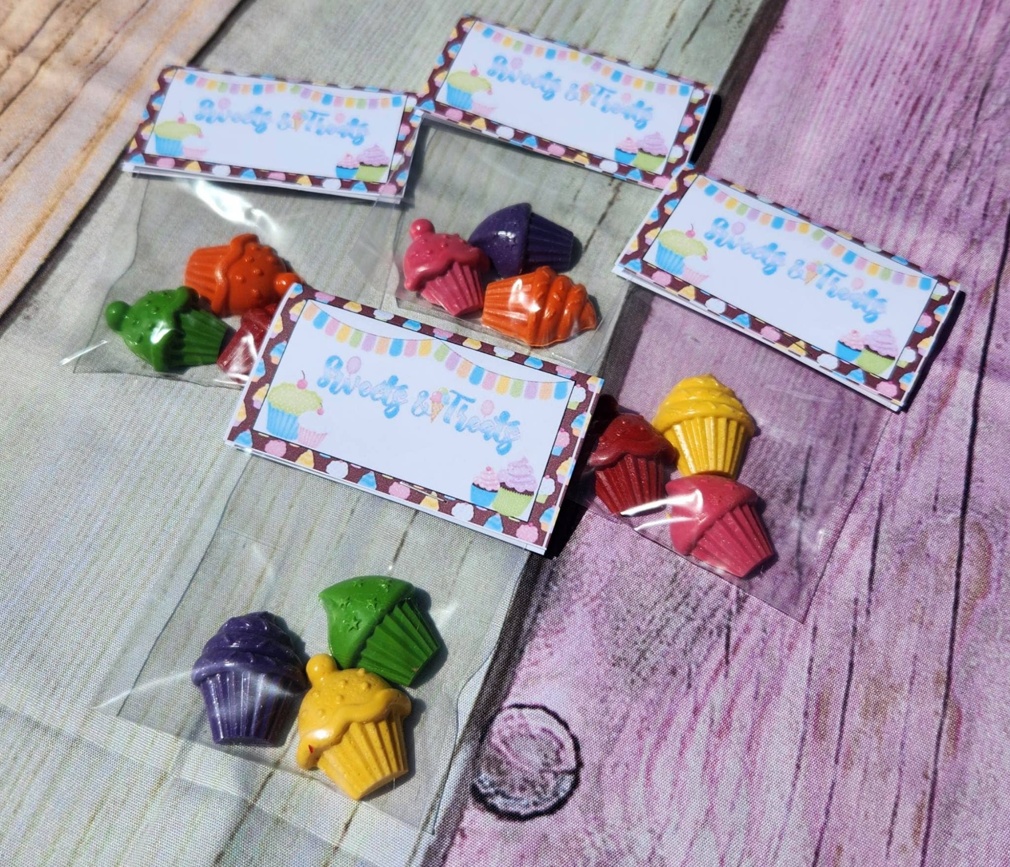 Snazzy Crayons – lembranças de festas por atacado – Mini Cupcake para Festa Lápis - Enchimentos de Festa, Lápis, Birthda1