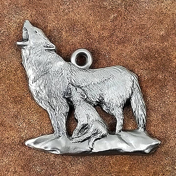 Décoration en étain en forme de loup, décoration de Noël en forme d'animal, décoration en métal, figurine de loup, art de la nature pour la vente par Schumann Sculpture