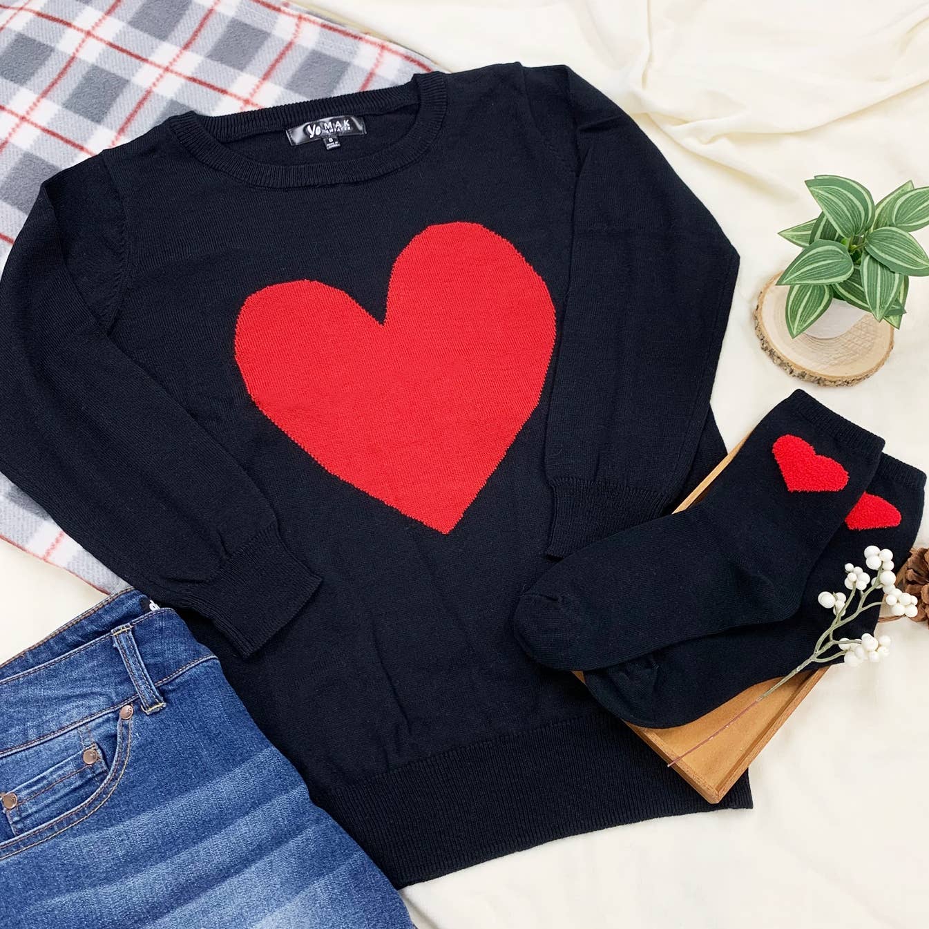 Black Red ,....SI-27265 Valentine Heart Gift Set (Open Pack) for wholesale on Faire