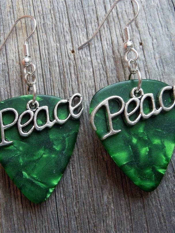 Pendientes con forma de púa para guitarra con texto de paz para venta al por mayor de Simply Raevyn